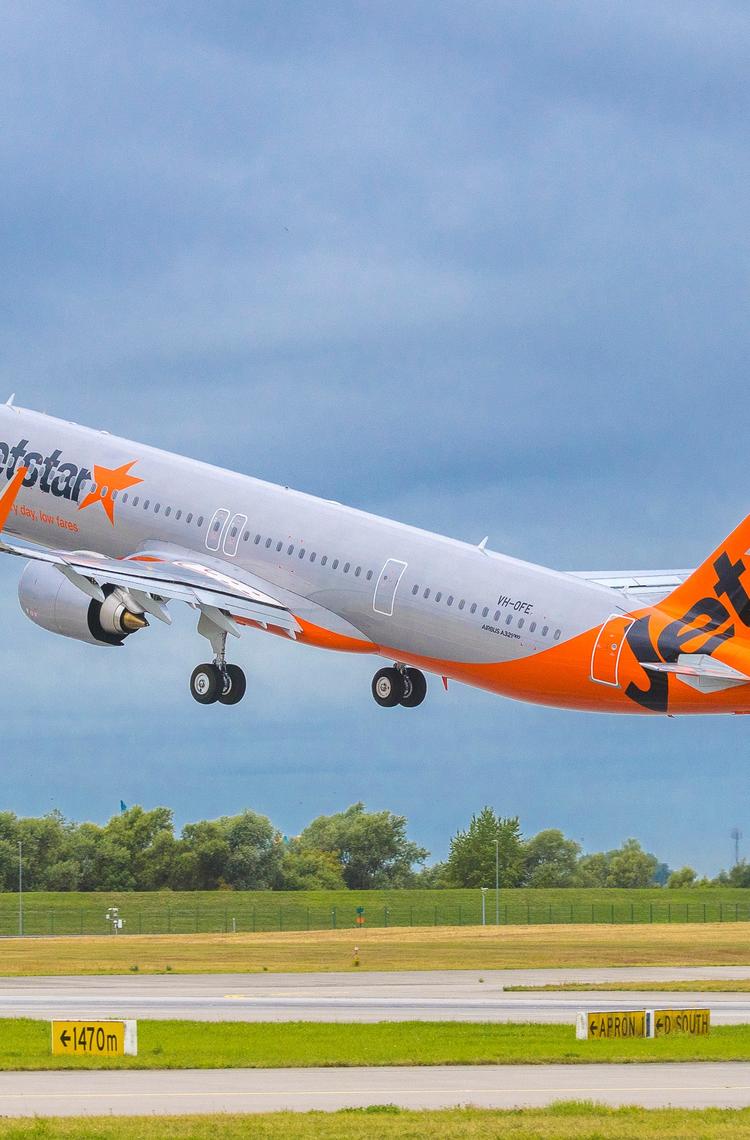 Jetstar Airways takes delivery of first A321neo | Airbus